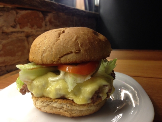 4Eat Burger - cheese salada da casa