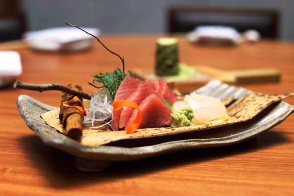 TL 4 - UN Restaurante - sashimi de Tyu-Toro - Divulgação