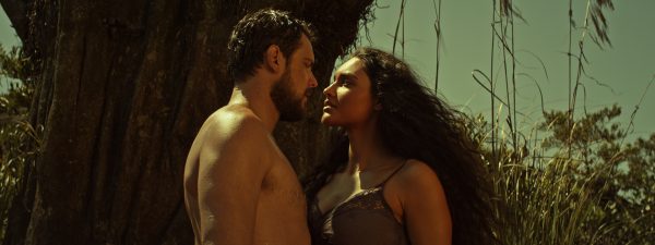 'Além do homem', com Sergio Guizé e Débora Nascimento (foto: Imagem Filmes)