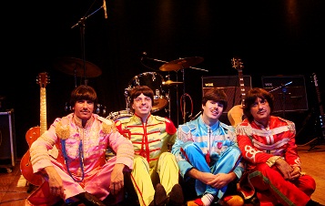 A Beatles 4Ever, banda cover fiel até nas roupas usadas pelos ingleses de Liverpool.