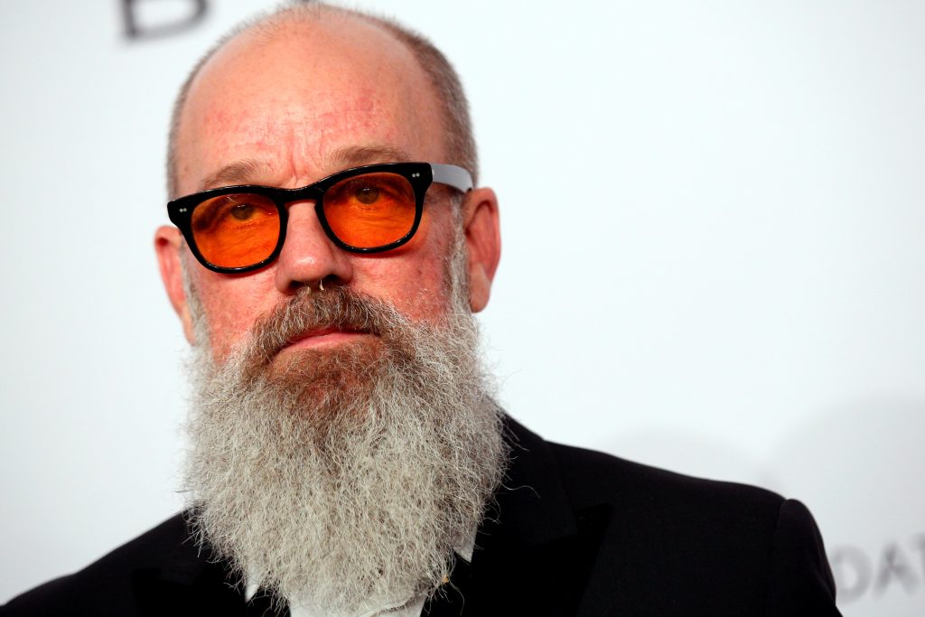 Ultimamente, Stipe tem feito de tudo, menos a barba - Foto: Brendan McDermid/Reuters