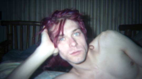 Imagem inédita de Cobain na sua casa. (Reprodução: Sundance Institute)