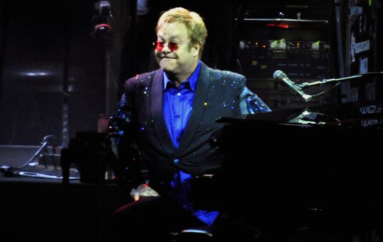 ELTON300 - RJ - 19/02/2014 - ELTON JOHN/RIO DE JANEIRO - CADERNO 2 OE - O músico britânico Elton John se apresenta na HSBC Arena, parte da turnê 