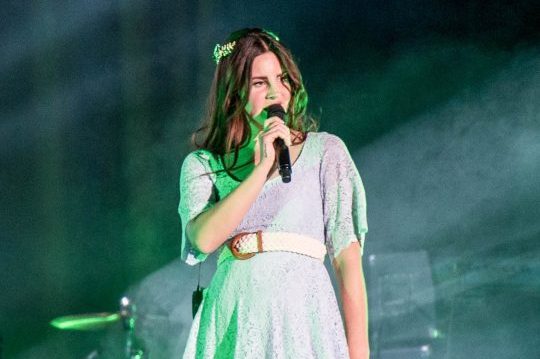 Lana Del Rey se apresenta no Terra Vibe Park em Mykonos, Grecia, em julho de 2016. Foto: WENN/FRAMEPHOTO/FRAMEPHOTO/PAGOS