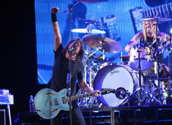 FOO7764 SÃO PAULO 23/01/2015 CADERNO DOIS FOO FIGHTERS Dave Grohl, durante apresentação da banda Foo Fighters no estádio Cícero Pompeu de Toledo onde mostram o recente trabalho 