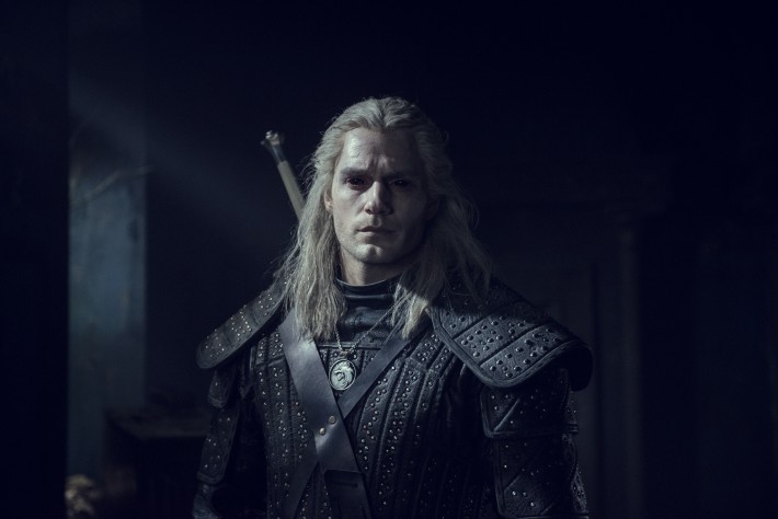 The Witcher, com Henry Cavill (foto Netflix)