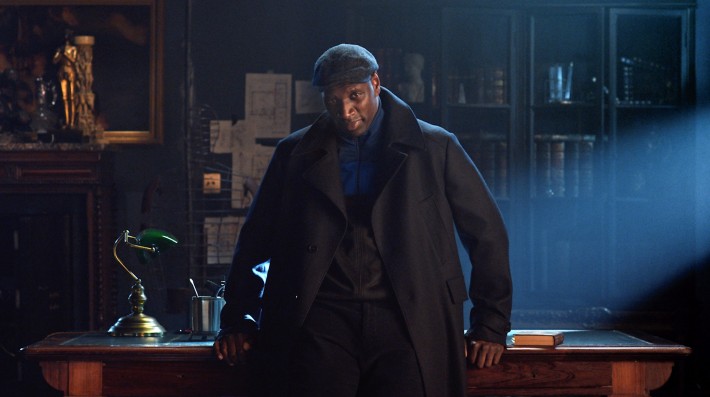 Omar Sy é o protagonista da série 'Lupin' (foto Netflix)