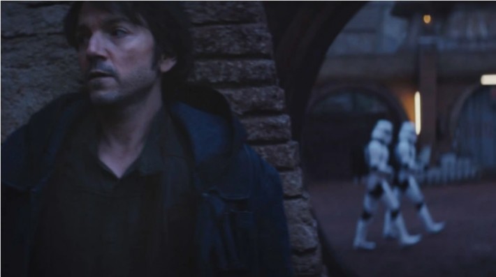 Diego Luna é Cassian Andor na série 'Andor', da Lucasfilm (Foto Disney+)