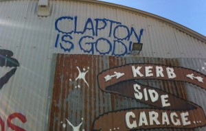 Clapton é Deus: a frase foi escrita em vários muros londrinos.