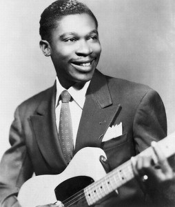 B.B. King em 1951 com sua Fender Squire. Uma nova guitarra, mas a mesma Lucille.