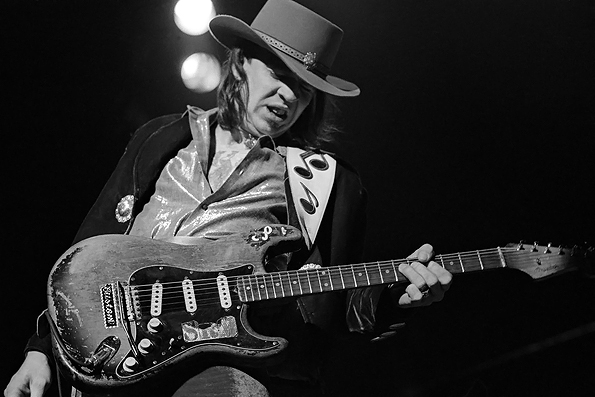 Stevie Ray e sua guitarra preferida, a 'Number One'. Blues elétrico e amor por Hendrix.
