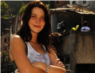 Viviane (Nathália Dill): tragédia na favela da ficção fez lembrar do Rio de Janeiro da vida real. Foto: Divulgação